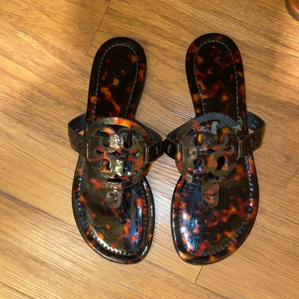 6.5 Tory Burch Miller tortoise
